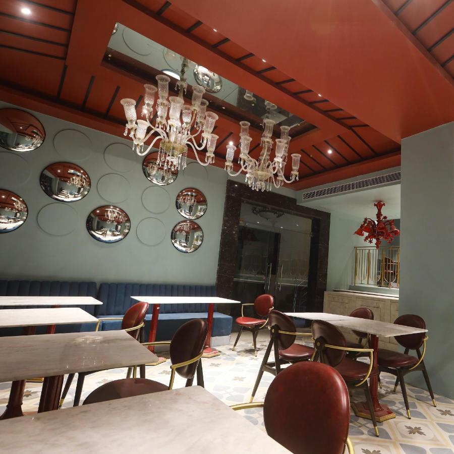 The Saga Hotel Нью-Дели Экстерьер фото