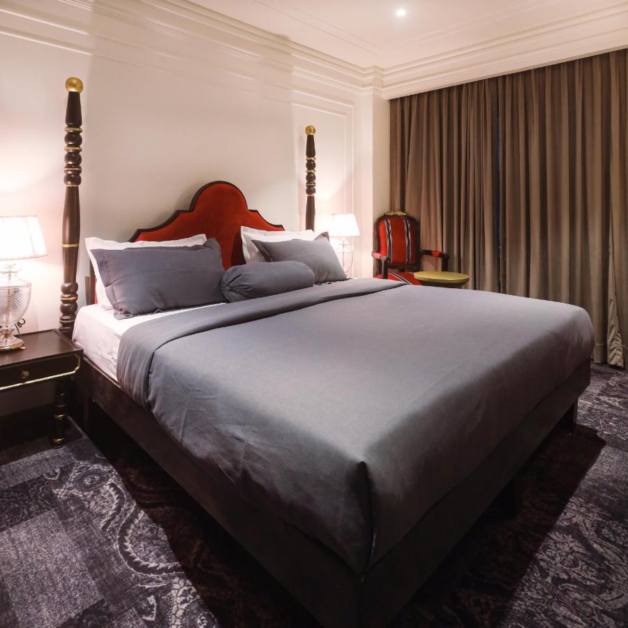 The Saga Hotel Нью-Дели Экстерьер фото